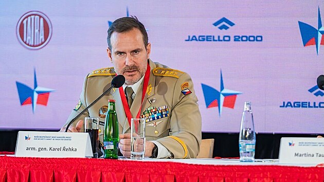 Nemůžeme zestárnout u vývoje tanků, apeluje generál Řehka