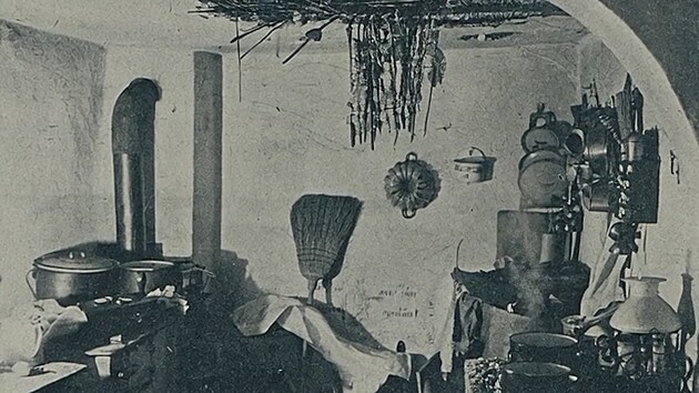 P�ed 100 lety ot��sl Prahou v�buch. Z voj�k� zbyla jen hrom�dka masa a hadr�