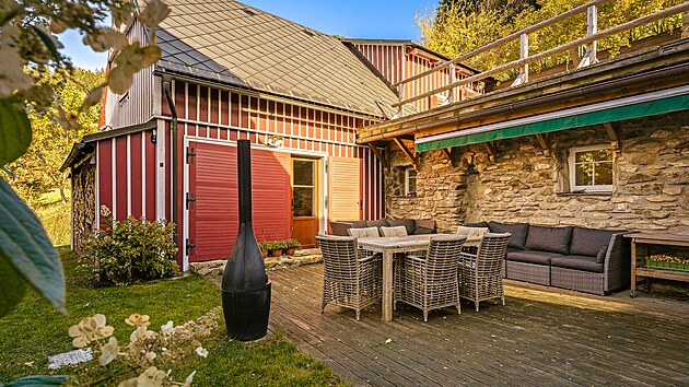 Dispozice nemovitosti je 7+1 s p��slu�enstv�m. 