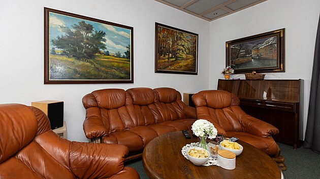 P�n domu je v�niv�m sb�ratelem obraz�, co� je zde poznat na prvn� pohled.