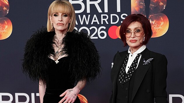 Kelly Osbourne a Sharon Osbourne na ud�len� BRIT Awards v Manchesteru (28. �nora 2026)