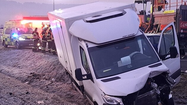 P�i nehod� na �umpersku zem�el �idi�, do jeho� odstaven�ho auta narazila dod�vka. (4. b�ezna 2026)