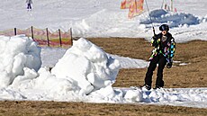 Zimn�­ střediska v Krušných horách jsou stále plnÄ� v provozu d�­ky zásobám snÄ�hu