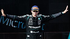 George Russell z Mercedesu se raduje z triumfu ve Velké cen� Austrálie.