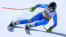 Laura Pirovanová na trati sjezdu ve Val di Fassa.