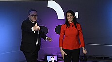 Diskusní po�ad Otázky Václava Moravce, zleva moderátor Václav Moravec a bývalá...