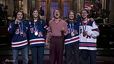 Záb�ry z epizody po�adu Saturday Night Live. Zleva Quinn Hughes, Megan...