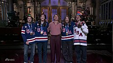 Záb�ry z epizody po�adu Saturday Night Live. Zleva Quinn Hughes, Megan...
