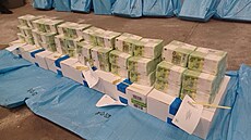 Hotovost, kterou ú�ady zabavily Ukrajin� p�i bankovním p�evozu p�es Ma�arsko....