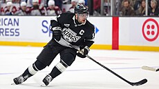 An�e Kopitar, kapitán Los Angeles Kings, b�hem utkání s Colorado Avalanche.