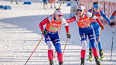 Jessica Jislová p�edává �tafetu Lucii Charvátové.