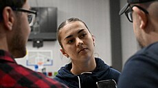 Eli�ka Hamzová hovo�í s �eskými noviná�i p�ed kvalifikací o MS 2026.