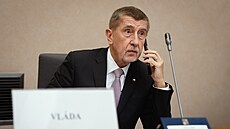 Andrej Babi� na jednání tripartity. Zasedání se zam��í mimo jiné na celo�ivotní...