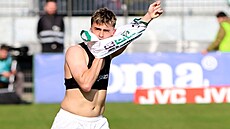 Karvinský st�edopola� si b�hem prvního polo�asu musel vym�nit dres, jeliko� mu...