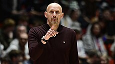 Trenér Lubo� Barto� v utkání kvalifikace mistrovství sv�ta mezi �eskem a...