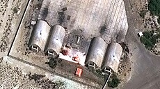 Pohled na americko-izraelské údery na kryty letadel na námo�ní základn� Konarak...