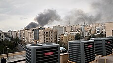 Oblouk kou�e stoupá po útoku v Teheránu v Íránu. (2. b�ezna 2026)