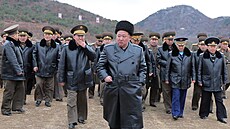 Severokorejský v�dce Kim �ong-un nav�t�vuje sout� odst�elova�� ve výcvikovém...