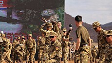 Severokorejský v�dce Kim �ong-un nav�t�vuje sout� odst�elova�� ve výcvikovém...