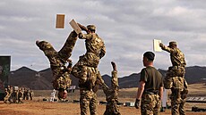 Severokorejský v�dce Kim �ong-un nav�t�vuje sout� odst�elova�� ve výcvikovém...