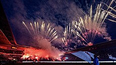 P�edzápasová show v Edenu, který hostí 316. pra�ské derby mezi Slavií a Spartou.