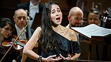 Mezzosopranistka Fleur Barronová p�i provedení Mahlerova cyklu Písn� o mrtvých...