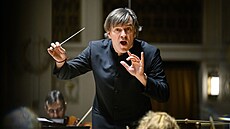 Dirigent Tomá� Netopil, �éfdirigent Symfonického orchestru hl. m. Prahy FOK