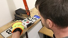 Pracovník odboru dopravy M�stského ú�adu ve �dáru nad Sázavou Ale� Kali�...