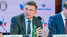 Karel Beran (Motoristé sob�) na národní konferenci Na�e bezpe�nost není...
