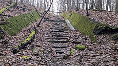 Poz�statky schod� v Kunratickém lese jsou patrné i po bezmála devadesáti letech.