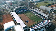 Na Androv� stadionu za�aly práce k vým�n� trávníku. Hotovo by m�lo být do konce...