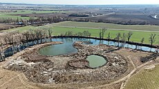 Obnovené mrtvé rameno �eky Moravy v Nových Sadech v Olomouci, které je od...