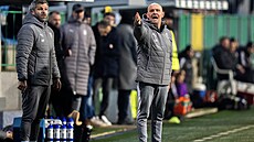 Tren�r Boleslavi Ale� Majer b�hem �tvrtfin�lov�ho z�pasu MOL Cupu proti Spart�.