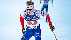Tomá� Mikyska na trati �tafetového závodu v Kontiolahti