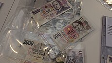 �eská národní banka loni zadr�ela 1682 pad�laných a pozm�n�ných bankovek a...