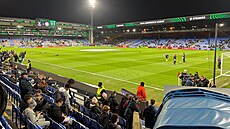 Selhurst Park v ji�ním Londýn� b�hem evropského ve�era. Tradi�ní stadion...