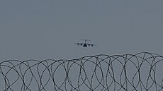 Letadlo vzlétá z britské letecké základny RAF Akrotiri poblí� Limassolu na...