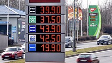 Aktuální cena benzinu a nafty u �eských �erpacích stanic. Válka s Iránem...