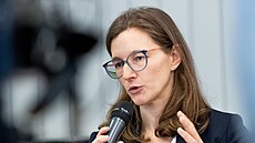 Tisková konference k uvedení Lenky Poliakové do funkce �editelky Zoo Praha. (2....