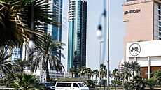 Budovy po�kozené íránským útokem dron� v Bahrajnu.