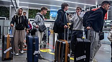 V Praze p�istálo první letadlo s �eskými turisty z Blízkého východu, po 2:00...
