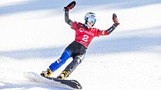 Zuzana Mad�rová se raduje na Sv�tovém poháru alpských snowboardistek ve...