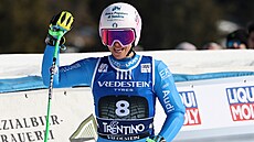 Italka Elena Curtoniová slaví v cíli super-G ve Val di Fassa.
