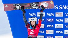 Snowboardistka Zuzana Mad�rová slaví druhé místo ve slalomu v závod� Sv�tového...