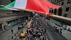 Lidé v New Yorku demonstrují proti íránskému re�imu po útocích USA a Izraele na...
