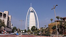 Hotel Burd� al-Arab po íránském útoku v Dubaji. (1. b�ezna 2026)