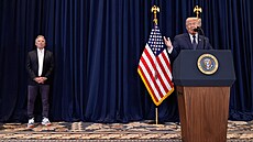 Americký prezident Donald Trump na tiskové konferenci ve svém klubu v Doralu na...