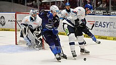 Brn�nský úto�ník Jakub Flek v akci proti Kladnu.