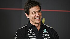 Toto Wolff hovo�í s noviná�i na p�edsezonních testech v Bahrajnu.
