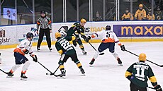 Vsetín�tí hokejisté kombinují v úto�ném pásmu ve �tvrtfinále play off první...